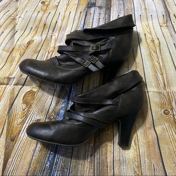 Decree Brown Faux Leather Strappy Ankle Booties - Picture 3 of 4